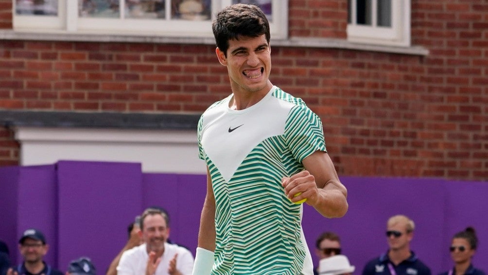 Carlos Alcaraz avanza a la Final en Queen's Club y busca recuperar el número uno del mundo