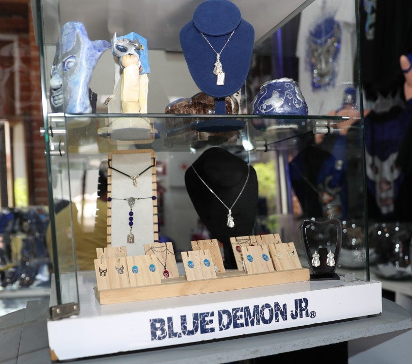 Blue Demon Jr. celebra aniversario de su galería