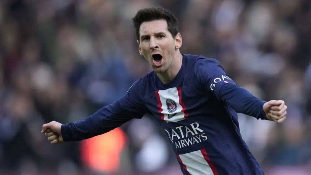 Messi celebrando un gol con el PSG 