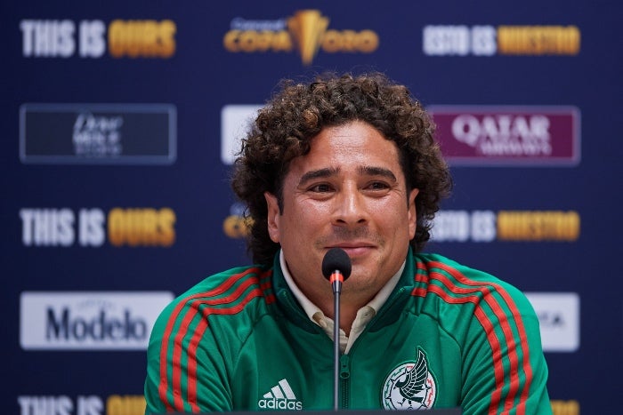 Memo Ochoa en conferencia de prensa