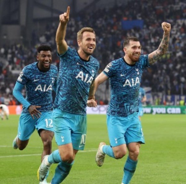 Harry Kane con la playera del Tottenham 