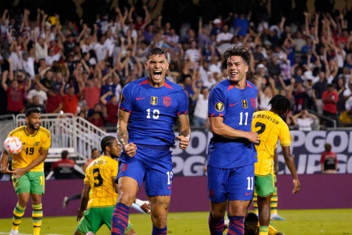 Brandon Vázquez festeja su gol