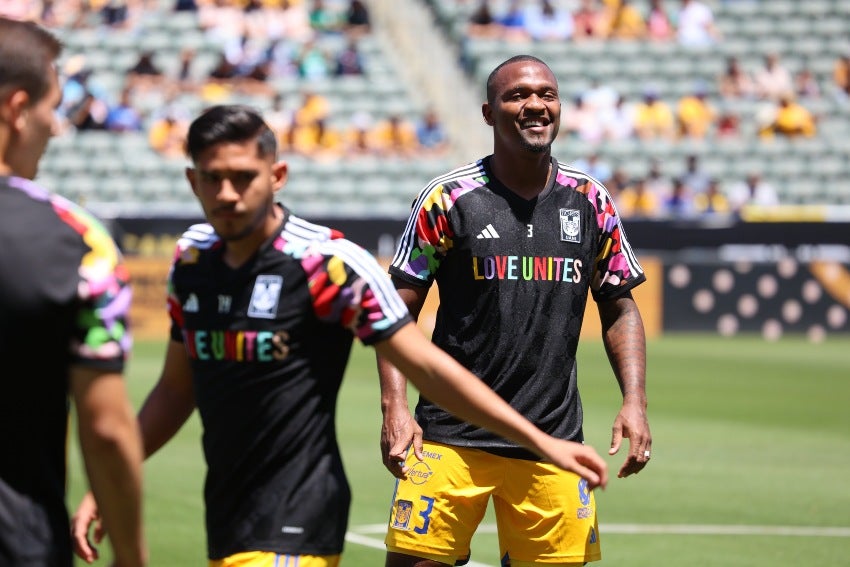 Playera de Tigres a favor del Mes del Orgullo