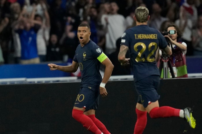 Mbappé festeja una anotación