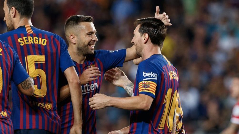 Messi festejando con Jordi Alba