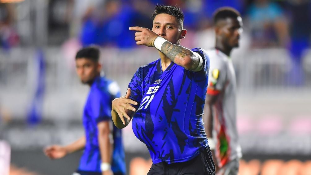 Tamacas celebra el gol del descuento ante Martinica