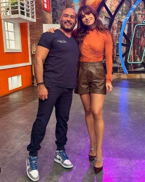 Dr. Alfredo Victoria junto a Tania Rincón