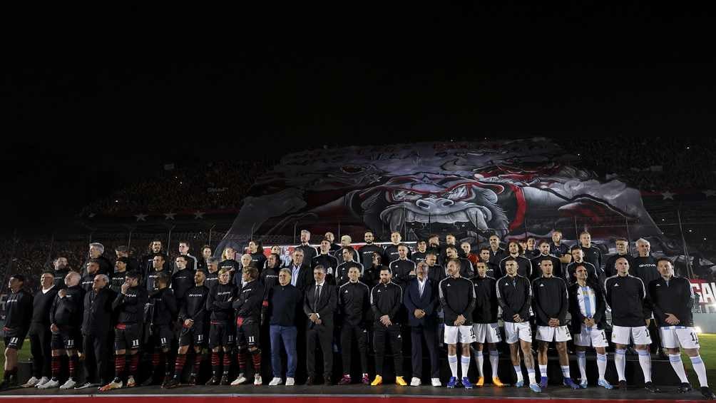 La bandera se llevó muchos reflectores