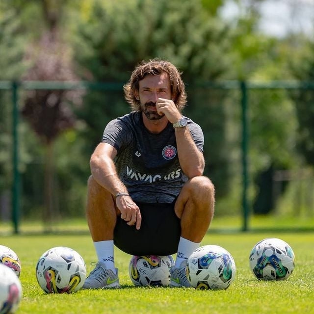 Andrea Pirlo entrenando al Fatih Karagümrük