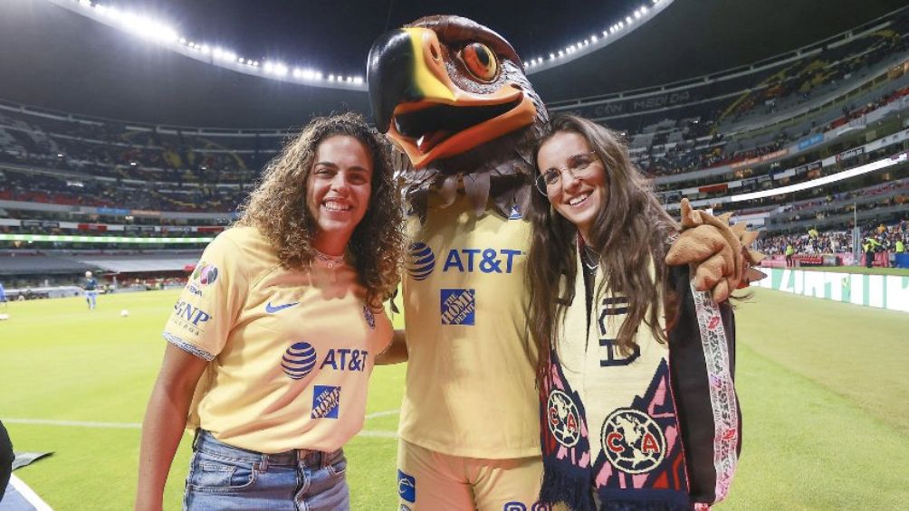 Falcón en el Estadio Azteca