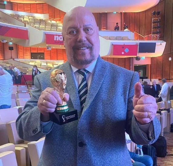 Perro Bermúdez en un evento de la FIFA