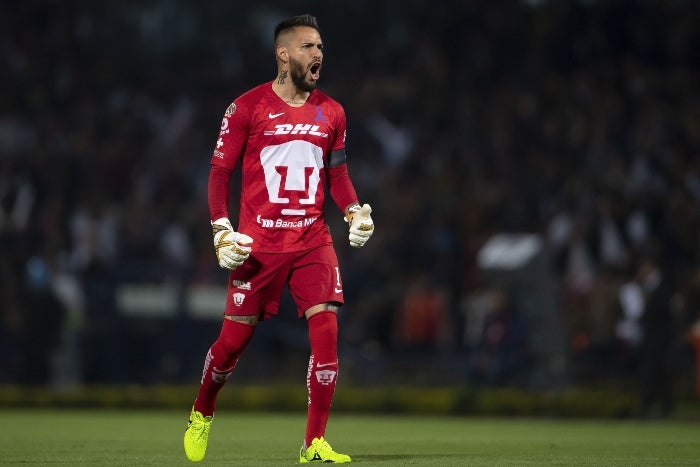 Alfredo Saldívar en un partido de Pumas