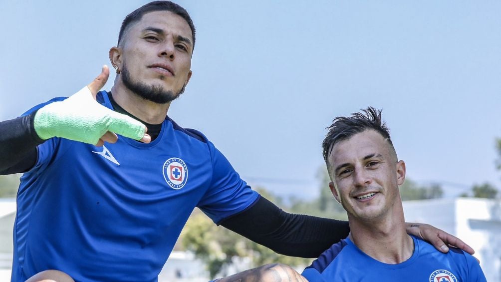 Salcedo junto a Augusto Lotti en el entrenamiento de Cruz Azul