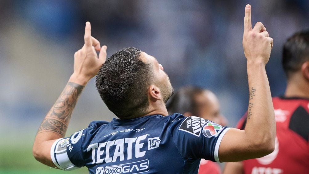 El mediocentro firmó su renovación con Rayados