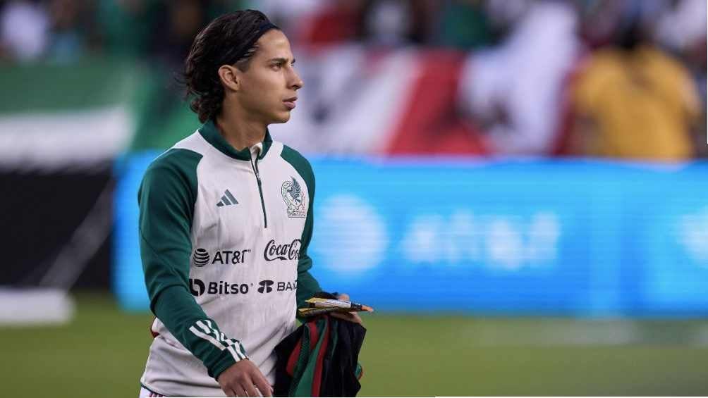 Diego Lainez reemplazó a su compañero