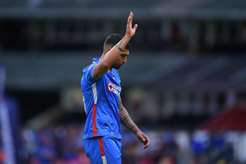 Juan Escobar en un partido de Cruz Azul