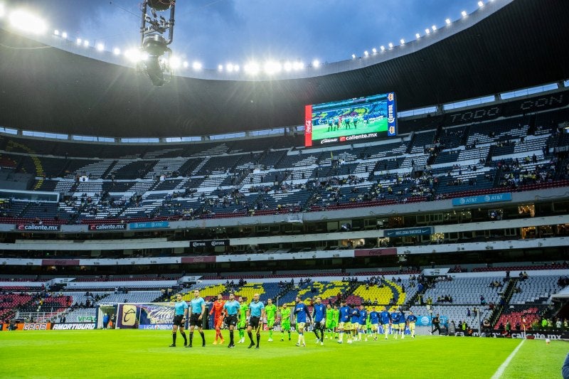 Juárez y América saltando a la cancha 