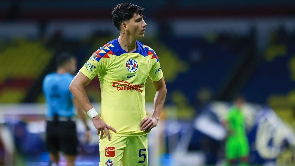 Kevin Álvarez se lamenta tras la derrota