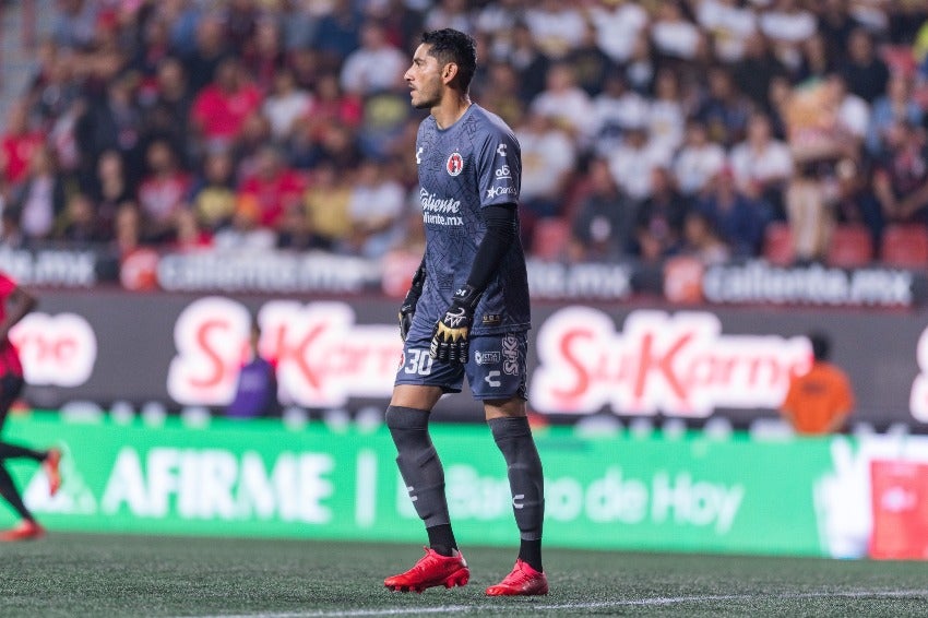 Chuy Corona en su debut con Xolos