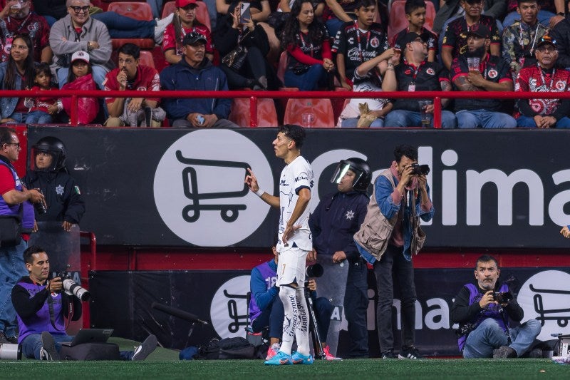 Juan Dinenno celebrando con los Pumas 