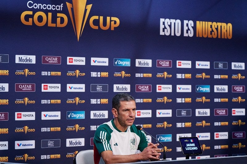 Lozano en conferencia de prensa con la Selección Mexicana 