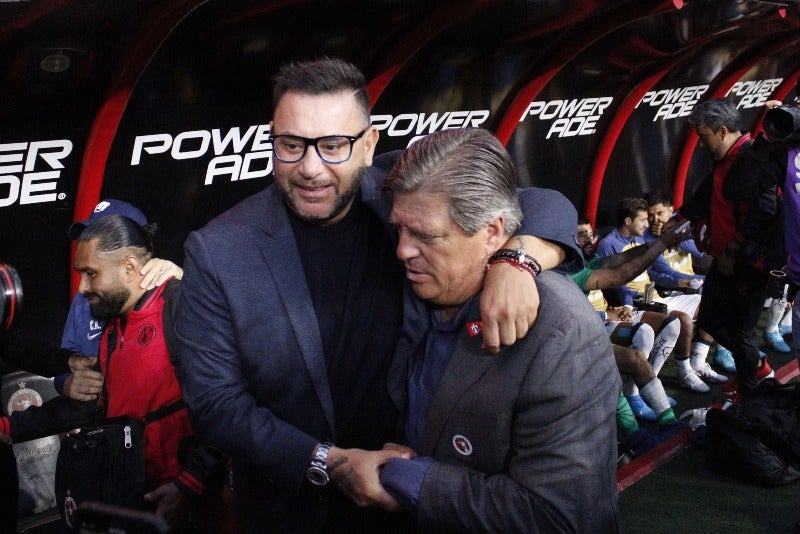 Herrera y Mohamed en el juego de Xolos vs Pumas 