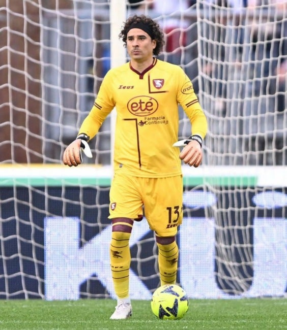 Ochoa durante un partido con Salernitana