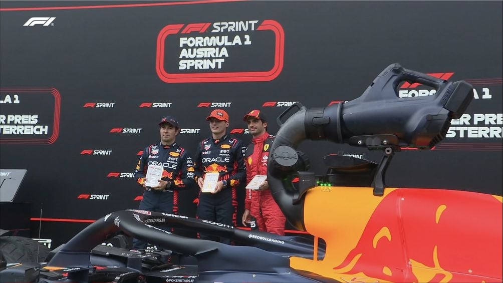 Verstappen junto a Checo y Carlos Sainz