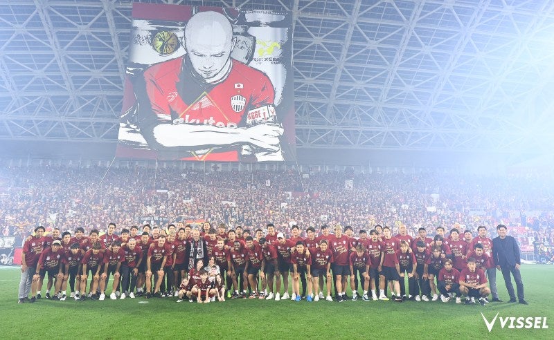 Iniesta junto al equipo en su despedida