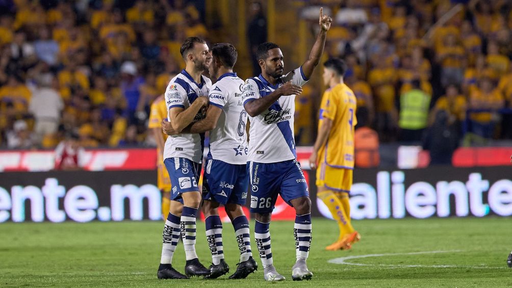 Angulo celebra el gol de Puebla