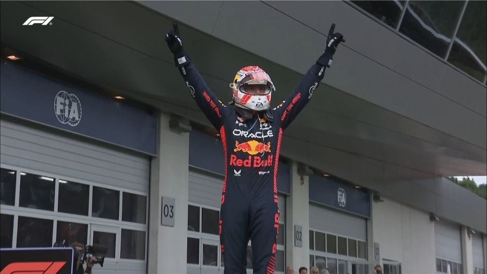 Verstappen celebrando la victoria en Austria