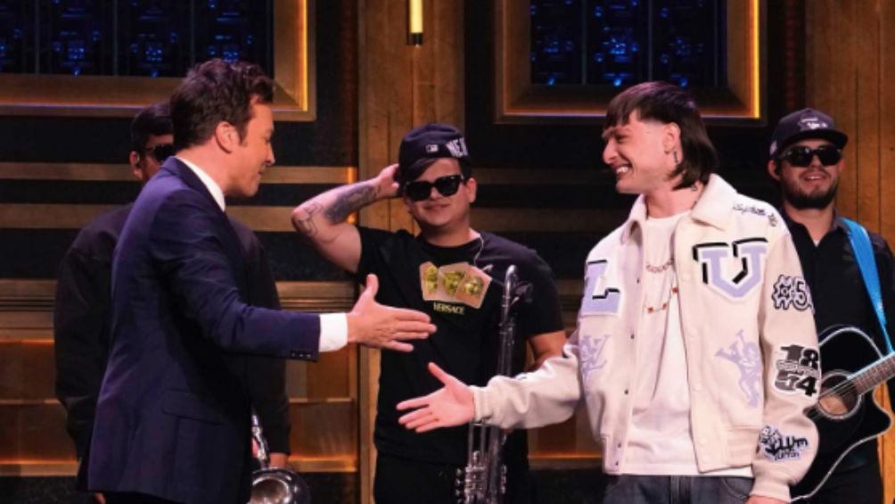 Peso Pluma junto a Jimmy Fallon