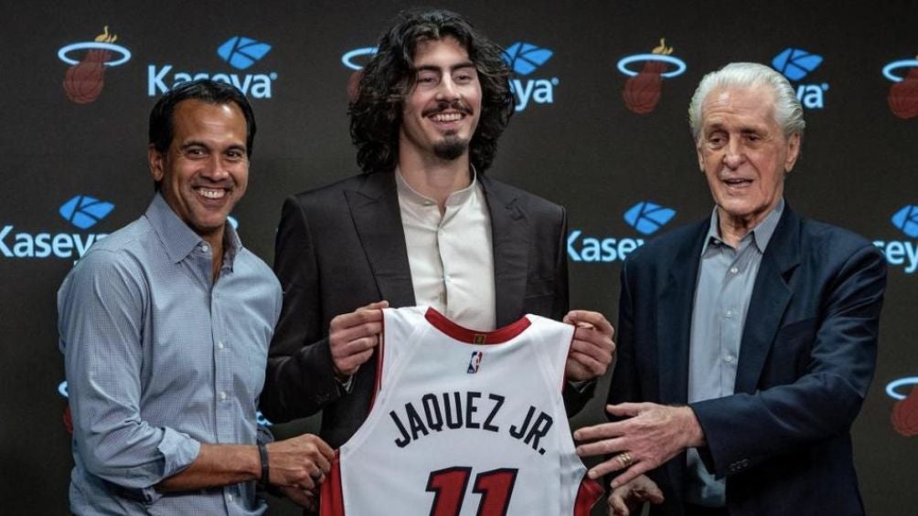 Jáquez Jr durante su presentación con el Miami Heat