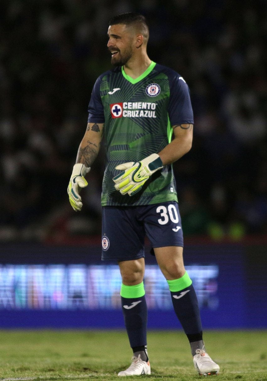 Andrés Gudiño en un partido de Cruz Azul