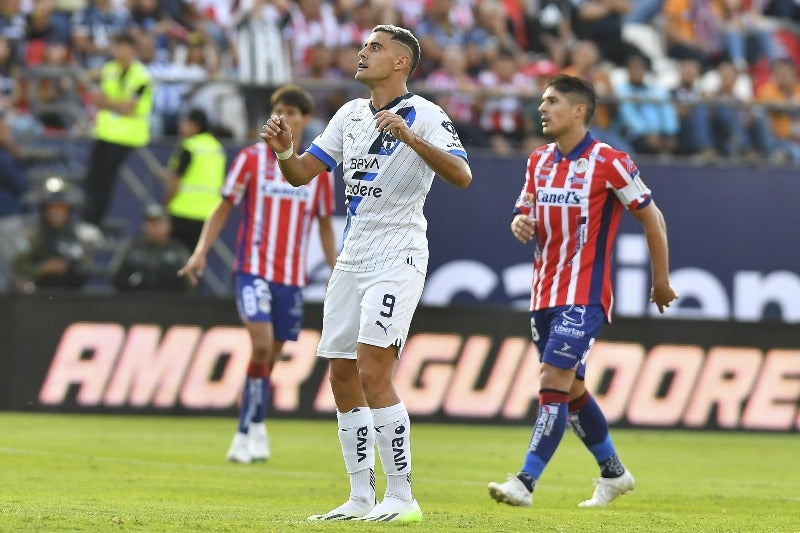 Rayados jugando contra el Atlético San Luis 