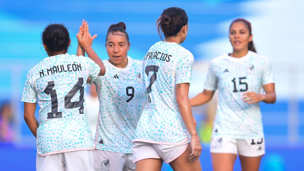 Las mexicanas celebran un gol ante Jamaica