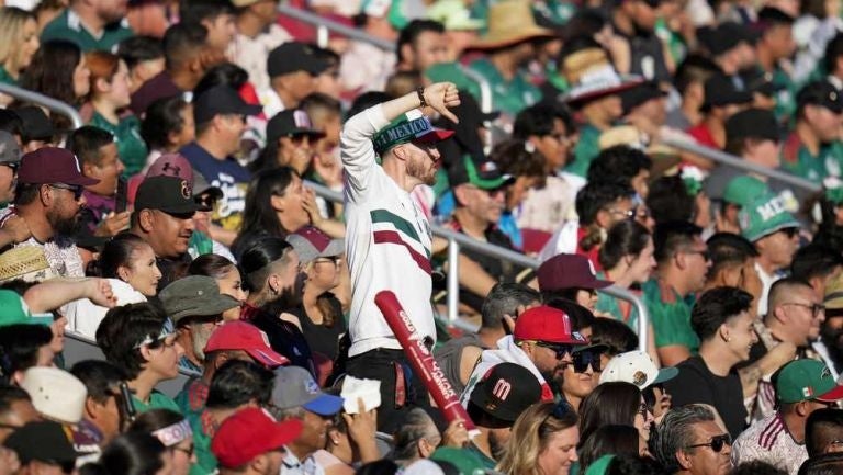 Aficionados mexicanos durante el partido