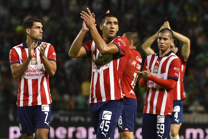 Chivas debutó a tres jugadores ante Léon