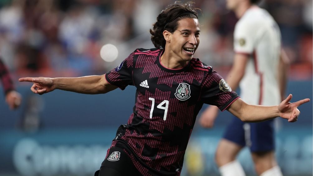 Diego celebra gol con la Selección