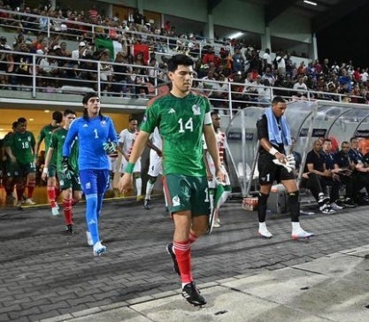 Érick Gutiérrez en un partido con México