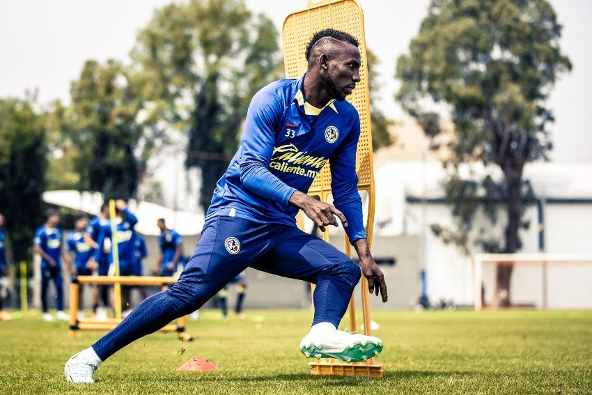 Quiñones en su primer entrenamiento con América