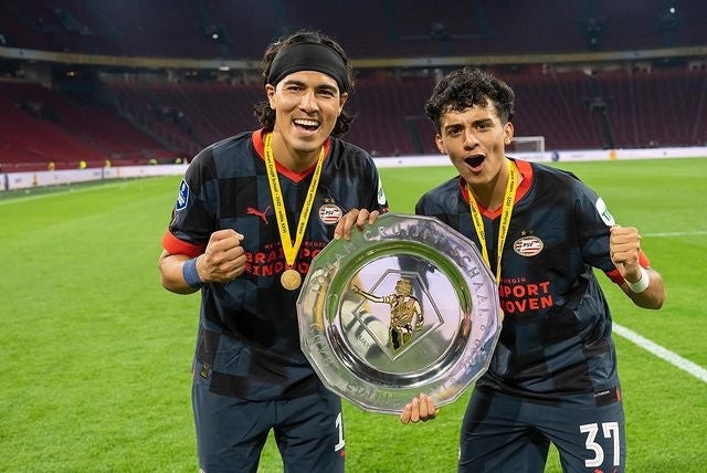 Gutiérrez siendo campeón con el PSV