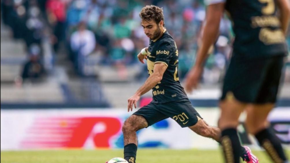 Alek durante un encuentro con Pumas