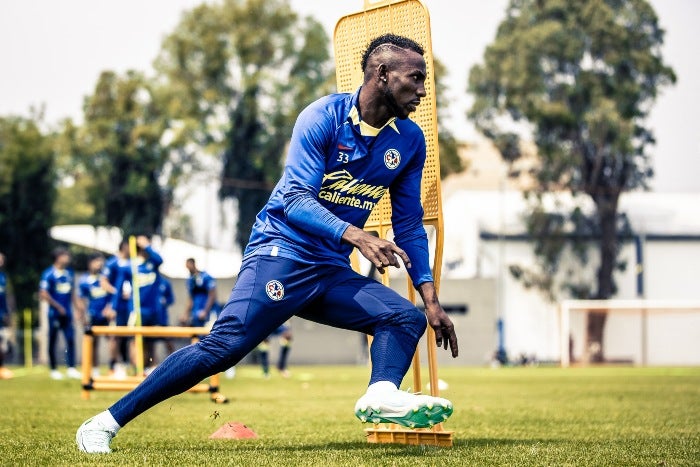 Quiñones en entrenamiento con América