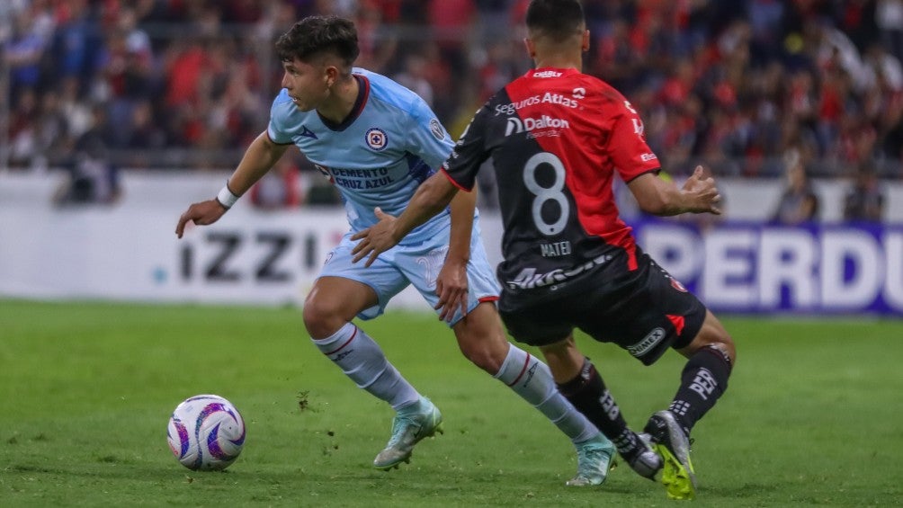 Josué Díaz en el partido frente a Atlas