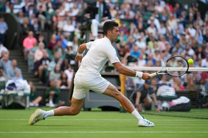 Djokovic durante el juego ante Jordan Thompson