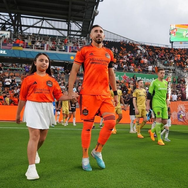 Héctor Herrera previo a un partido 