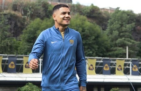 'Toro' Fernández en entrenamiento con Pumas