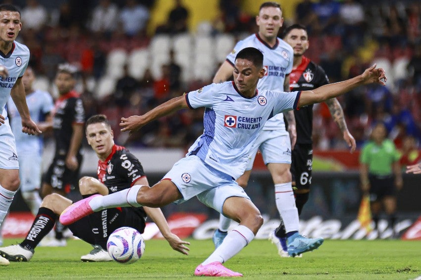 Iturbide en un juego de Cruz Azul