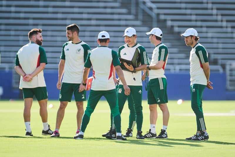 Lozano entrenando con la Selección Mexicana